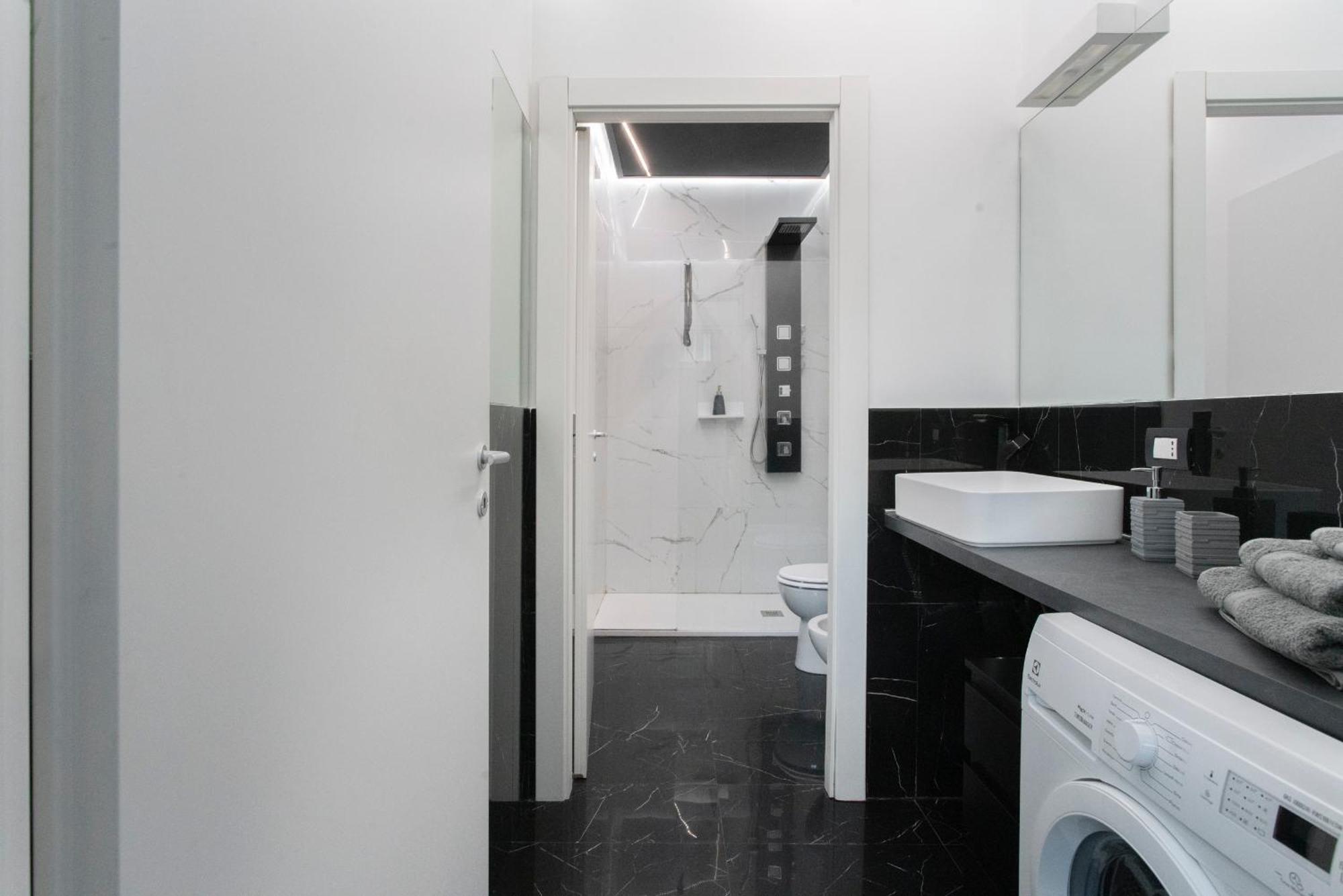 Elegant Sweet Home Suite - Milan, 15 Minute Duomo ภายนอก รูปภาพ