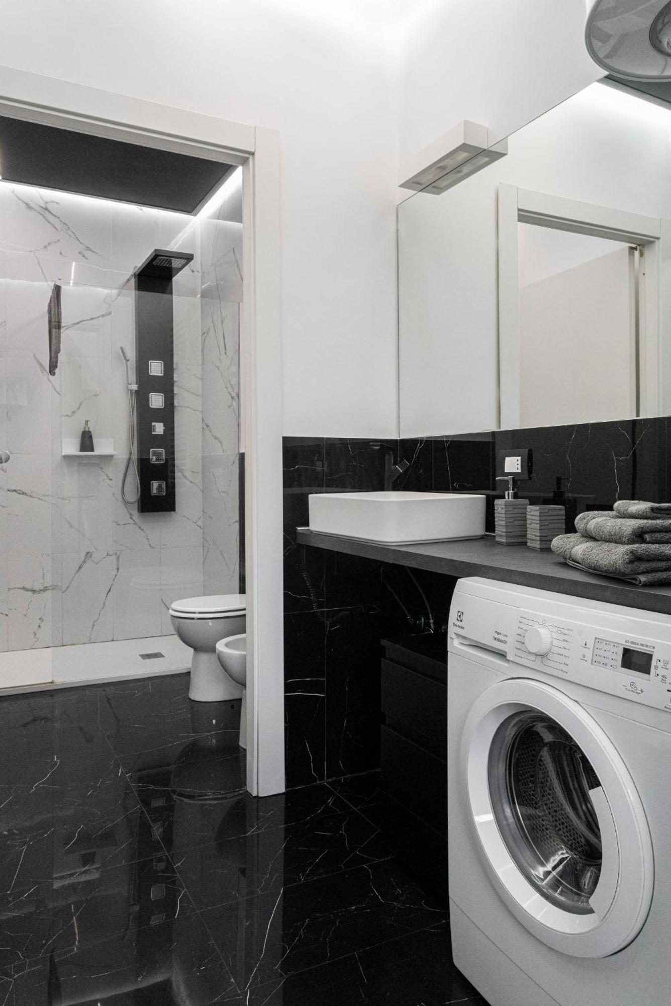 Elegant Sweet Home Suite - Milan, 15 Minute Duomo ภายนอก รูปภาพ