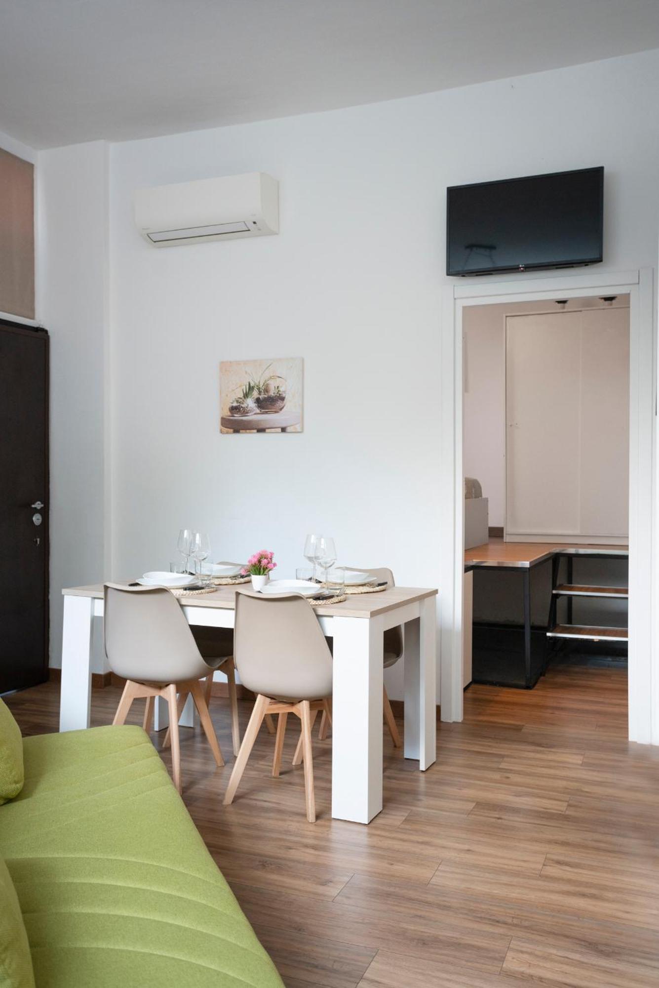Elegant Sweet Home Suite - Milan, 15 Minute Duomo ภายนอก รูปภาพ